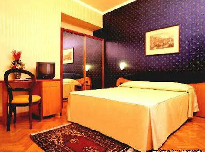 Fori Imperiali Otel